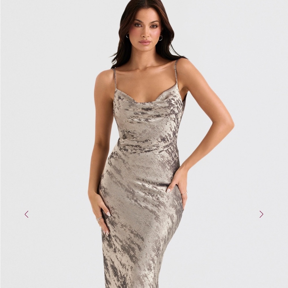 House of cb GABRIELLE
Pewter Satin Maxi Dress